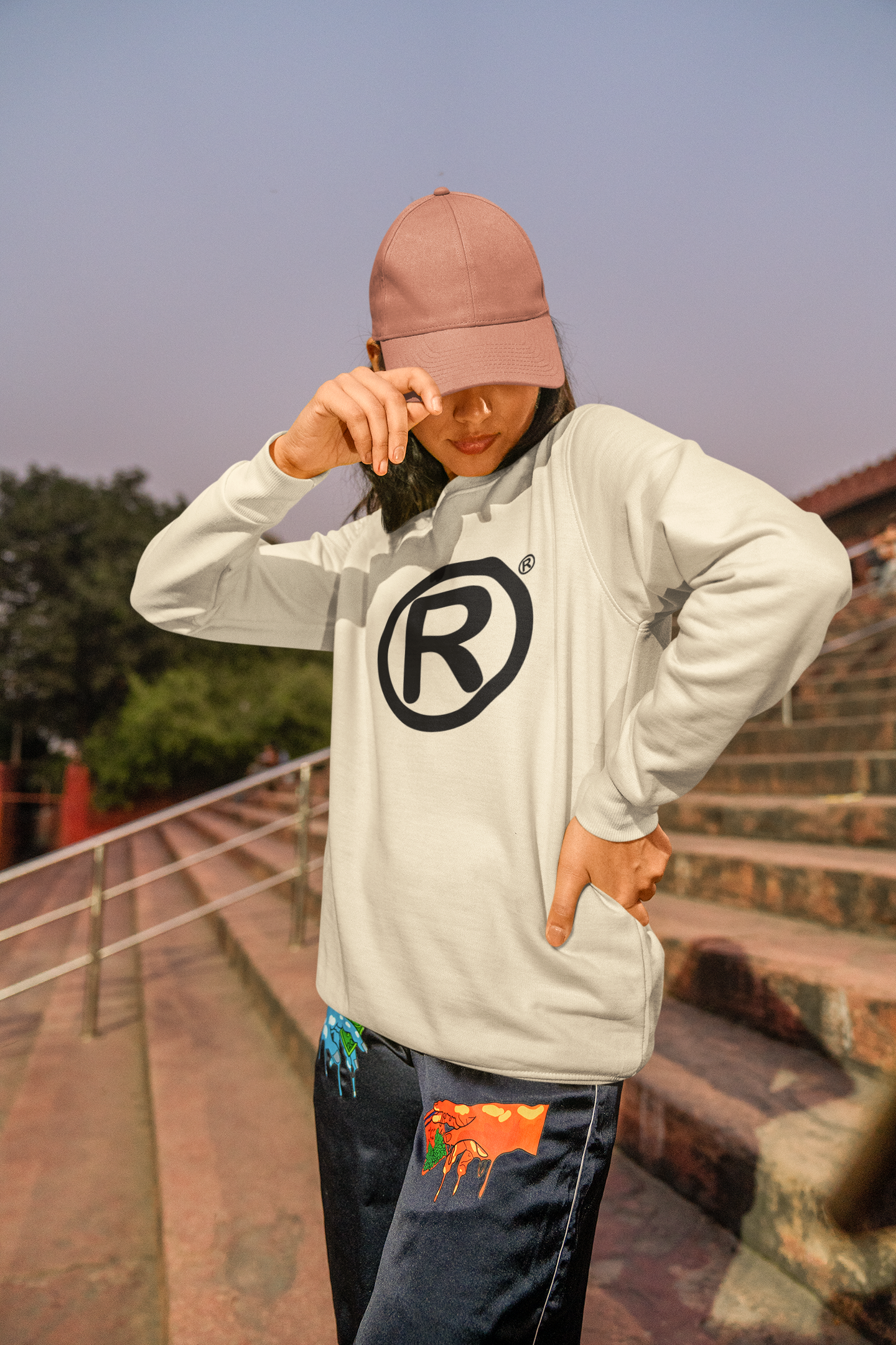 R Sweater Women/Unisex