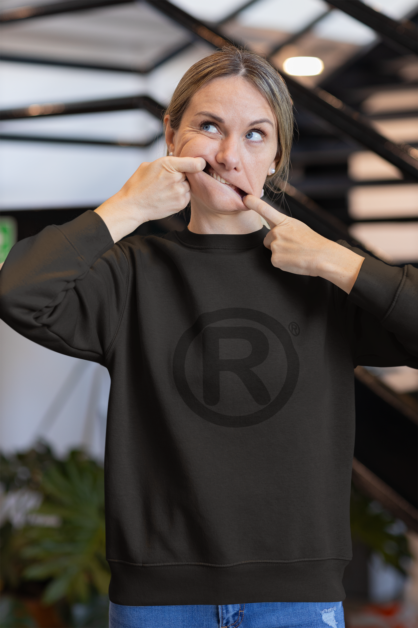 R Sweater Women/Unisex